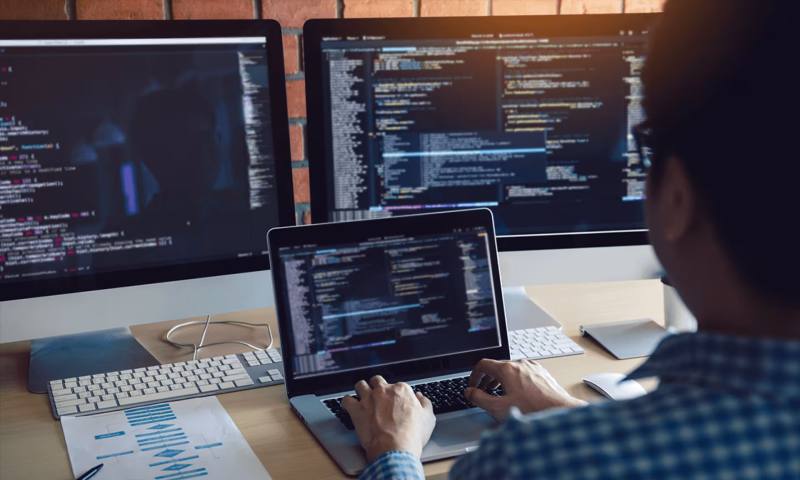 数据科学选型：R与Python如何赋能秦淮区网站建设？